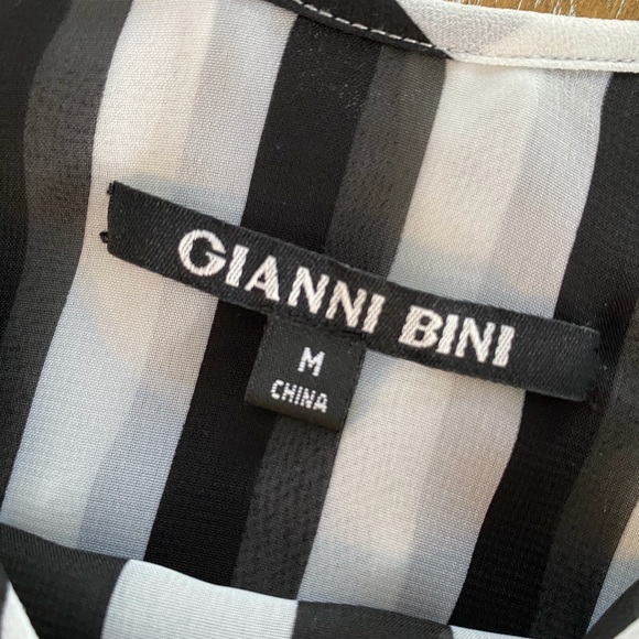 Gianni Bini black & white tiered top M EUC - Picture 4 of 9